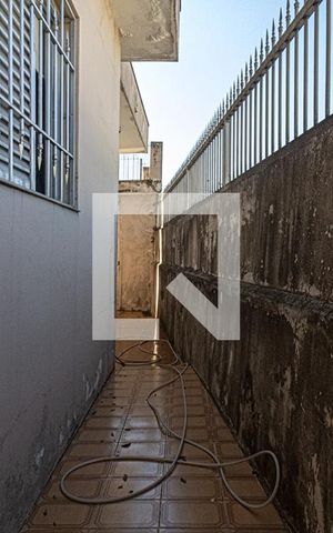 Casa à venda com 325m², 3 quartos e 4 vagas Casa à venda com 325m², 3 quartos e 4 vagascorredor lateral