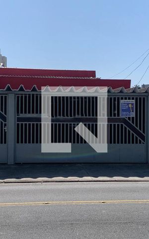 Casa à venda com 280m², 3 quartos e 2 vagasFachada +Placa