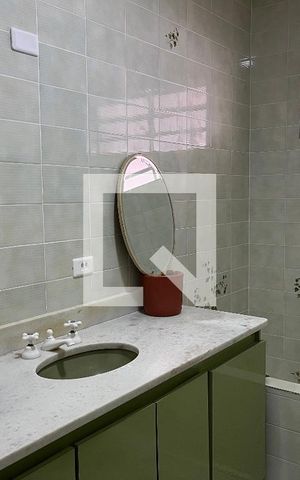 Casa para alugar com 430m², 5 quartos e 3 vagasBanheiro 1