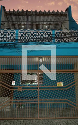Casa à venda com 94m², 2 quartos e 2 vagasSala