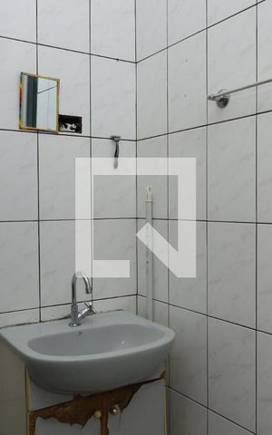 Casa à venda com 94m², 2 quartos e 2 vagasBanheiro 1