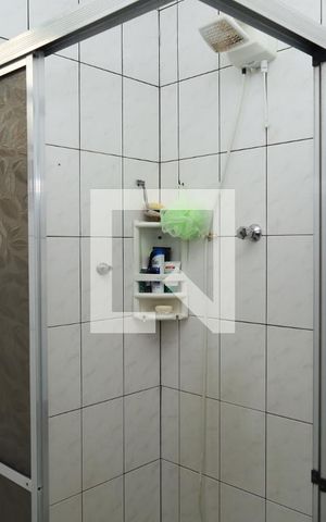 Casa à venda com 94m², 2 quartos e 2 vagasBanheiro 1