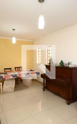 Casa à venda com 300m², 5 quartos e 2 vagasSala