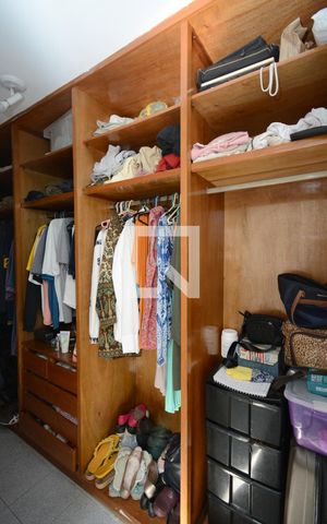 Casa à venda com 300m², 5 quartos e 2 vagasCloset da suíte