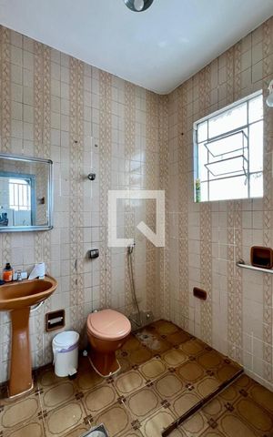Casa à venda com 350m², 4 quartos e 4 vagas Casa à venda com 350m², 4 quartos e 4 vagasbanheiro