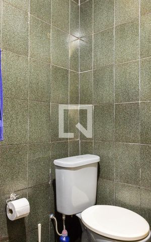 Casa à venda com 240m², 2 quartos e 2 vagas Casa à venda com 240m², 2 quartos e 2 vagasBanheiro
