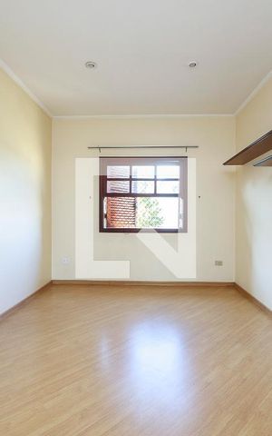Casa para alugar com 426m², 3 quartos e 4 vagas Casa para alugar com 426m², 3 quartos e 4 vagasSuíte 2