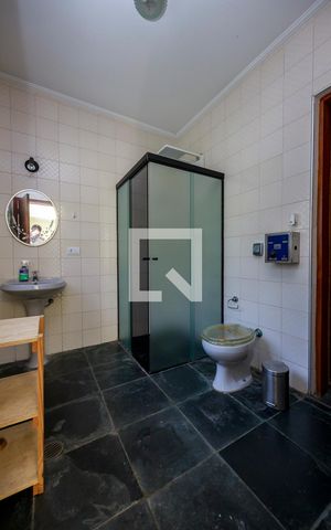 Casa para alugar com 426m², 3 quartos e 4 vagas Casa para alugar com 426m², 3 quartos e 4 vagasPiscina - Banheiro