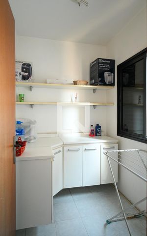 Apartamento à venda com 145m², 3 quartos e 2 vagas Apartamento à venda com 145m², 3 quartos e 2 vagasDetalhe da área de serviço