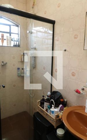 Casa à venda com 104m², 2 quartos e 2 vagasBanheiro