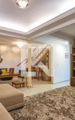 Casa para alugar com 340m², 4 quartos e 4 vagas Casa para alugar com 340m², 4 quartos e 4 vagasSala de TV