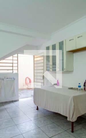 Casa para alugar com 340m², 4 quartos e 4 vagas Casa para alugar com 340m², 4 quartos e 4 vagasÁrea de Serviço