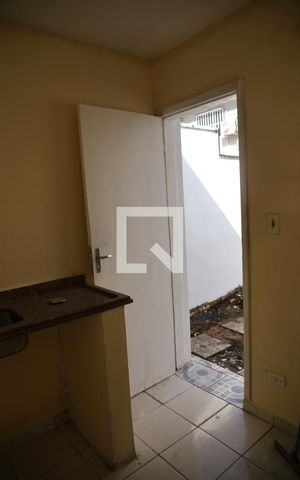 Casa à venda com 130m², 3 quartos e 1 vagaÁrea de serviço (2)