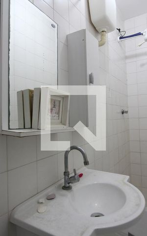 Casa de condomínio à venda com 200m², 5 quartos e 2 vagasBanheiro de Serviço