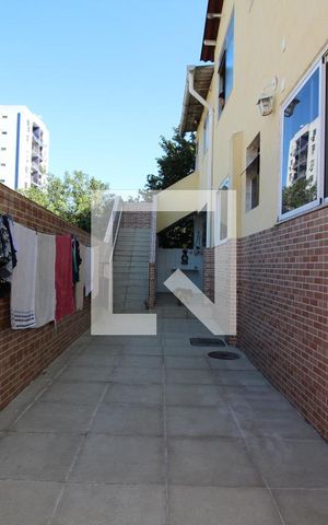 Casa de condomínio à venda com 200m², 5 quartos e 2 vagasÁrea Externa - Garagem