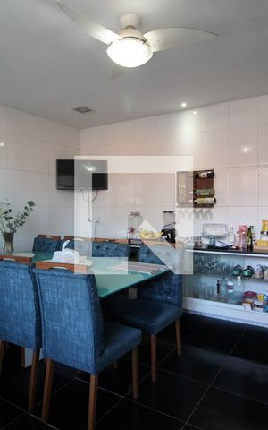 Casa de condomínio à venda com 200m², 5 quartos e 2 vagasCozinha/copa piso 1