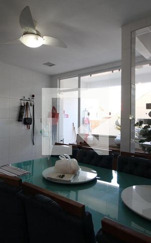 Casa de condomínio à venda com 200m², 5 quartos e 2 vagasCozinha/copa piso 1