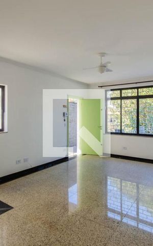 Casa para alugar com 320m², 3 quartos e 4 vagas Casa para alugar com 320m², 3 quartos e 4 vagasSala
