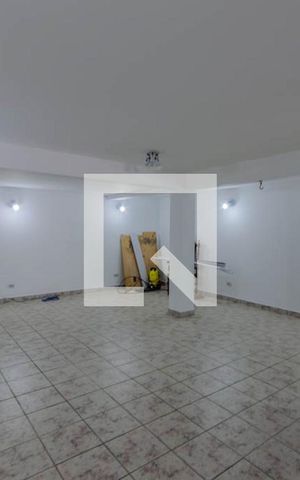 Casa para alugar com 320m², 3 quartos e 4 vagas Casa para alugar com 320m², 3 quartos e 4 vagasGaragem
