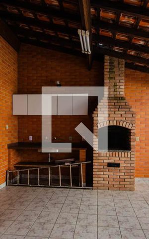 Casa para alugar com 320m², 3 quartos e 4 vagas Casa para alugar com 320m², 3 quartos e 4 vagasÁrea de Serviço