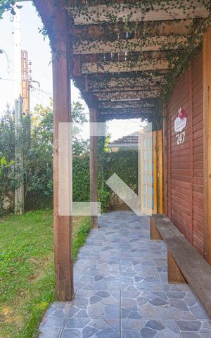 Casa à venda com 200m², 5 quartos e 5 vagas Casa à venda com 200m², 5 quartos e 5 vagasJardim