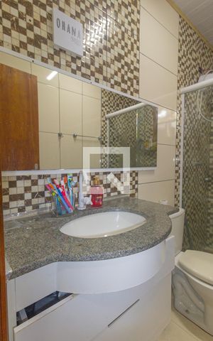 Casa à venda com 200m², 5 quartos e 5 vagas Casa à venda com 200m², 5 quartos e 5 vagasBanheiro Social