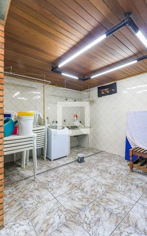 Casa à venda com 160m², 3 quartos e 2 vagas Casa à venda com 160m², 3 quartos e 2 vagasÁrea de Serviço
