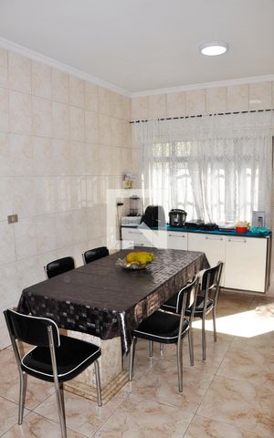 Casa à venda com 203m², 4 quartos e 4 vagas Casa à venda com 203m², 4 quartos e 4 vagasCozinha