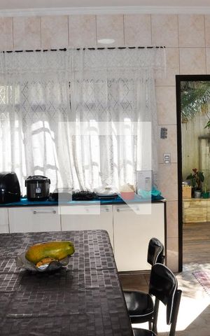 Casa à venda com 203m², 4 quartos e 4 vagas Casa à venda com 203m², 4 quartos e 4 vagasCozinha