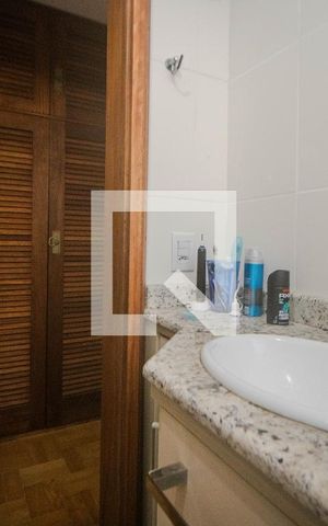 Apartamento à venda com 144m², 4 quartos e 2 vagas Apartamento à venda com 144m², 4 quartos e 2 vagasBanheiro Social