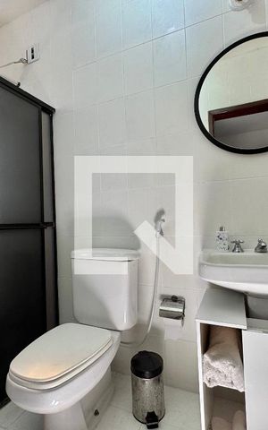 Casa de condomínio à venda com 182m², 4 quartos e 3 vagasBanheiro Social