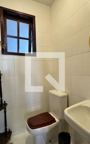 Casa de condomínio à venda com 182m², 4 quartos e 3 vagasLavabo