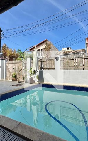 Casa de condomínio à venda com 182m², 4 quartos e 3 vagasÁrea externa