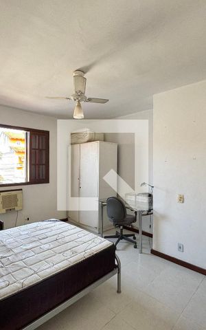 Casa de condomínio à venda com 182m², 4 quartos e 3 vagasSuíte