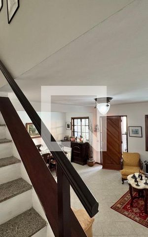 Casa de condomínio à venda com 182m², 4 quartos e 3 vagasSala
