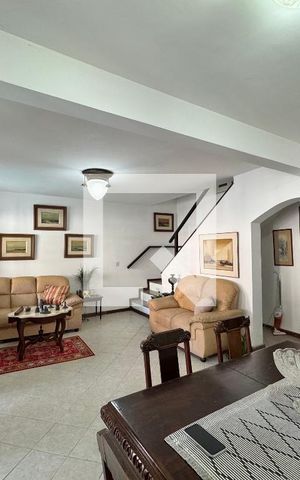 Casa de condomínio à venda com 182m², 4 quartos e 3 vagasSala