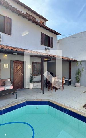 Casa de condomínio à venda com 182m², 4 quartos e 3 vagasÁrea externa