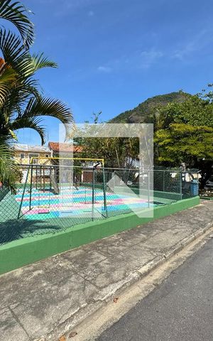 Casa de condomínio à venda com 182m², 4 quartos e 3 vagasÁrea comum