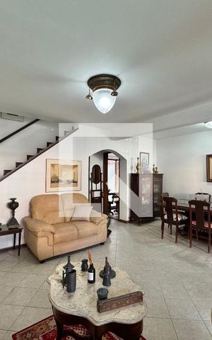 Casa de condomínio à venda com 182m², 4 quartos e 3 vagasSala