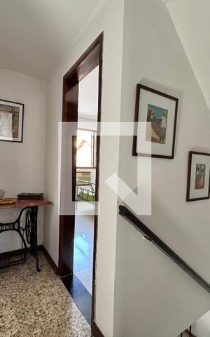 Casa de condomínio à venda com 182m², 4 quartos e 3 vagasCorredor