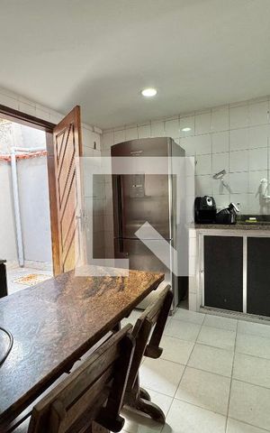 Casa de condomínio à venda com 182m², 4 quartos e 3 vagasCozinha