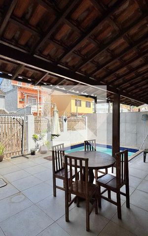 Casa de condomínio à venda com 182m², 4 quartos e 3 vagasÁrea externa