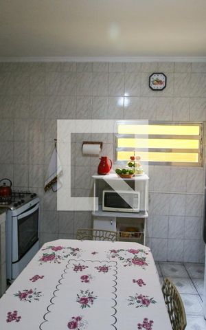 Casa à venda com 175m², 4 quartos e 2 vagas Casa à venda com 175m², 4 quartos e 2 vagasCozinha