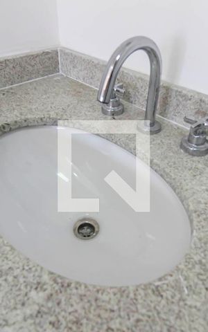 Apartamento para alugar com 48m², 2 quartos e sem vaga Apartamento para alugar com 48m², 2 quartos e sem vagaBanheiro