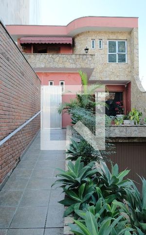 Casa à venda com 650m², 5 quartos e 4 vagasEntrada
