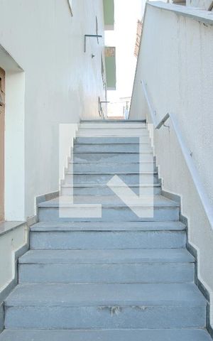 Casa à venda com 650m², 5 quartos e 4 vagasEscada para o Quintal
