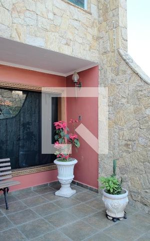 Casa à venda com 650m², 5 quartos e 4 vagasEntrada