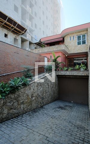 Casa à venda com 650m², 5 quartos e 4 vagasEntrada