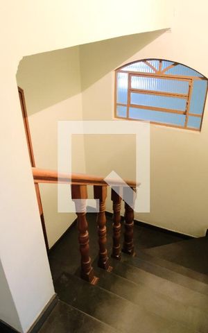 Casa à venda com 650m², 5 quartos e 4 vagasEscada para Lavanderia