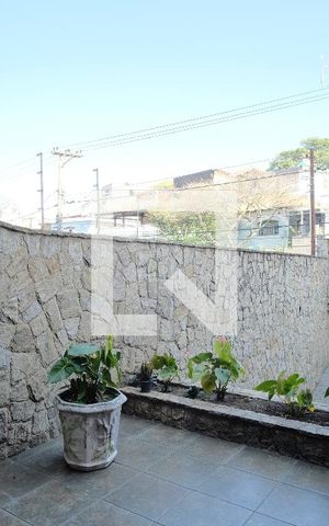 Casa à venda com 650m², 5 quartos e 4 vagasEntrada